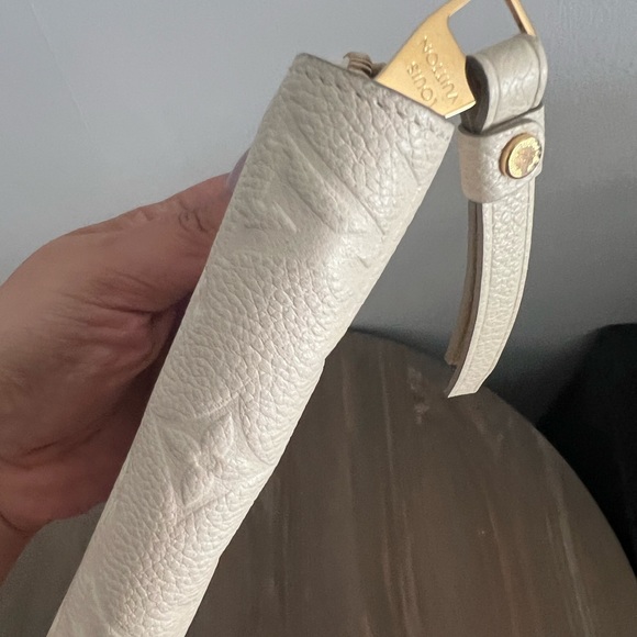 AUTHENTIC LV Empreinte Artsy MM Neige - Picture 11 of 14